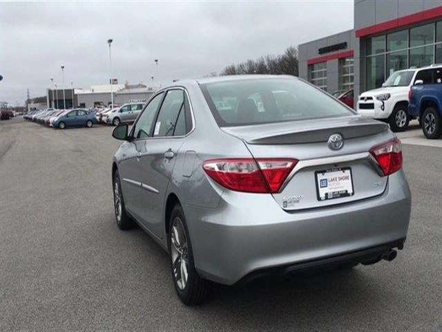 2017 Toyota Camry SE 4dr Sedan